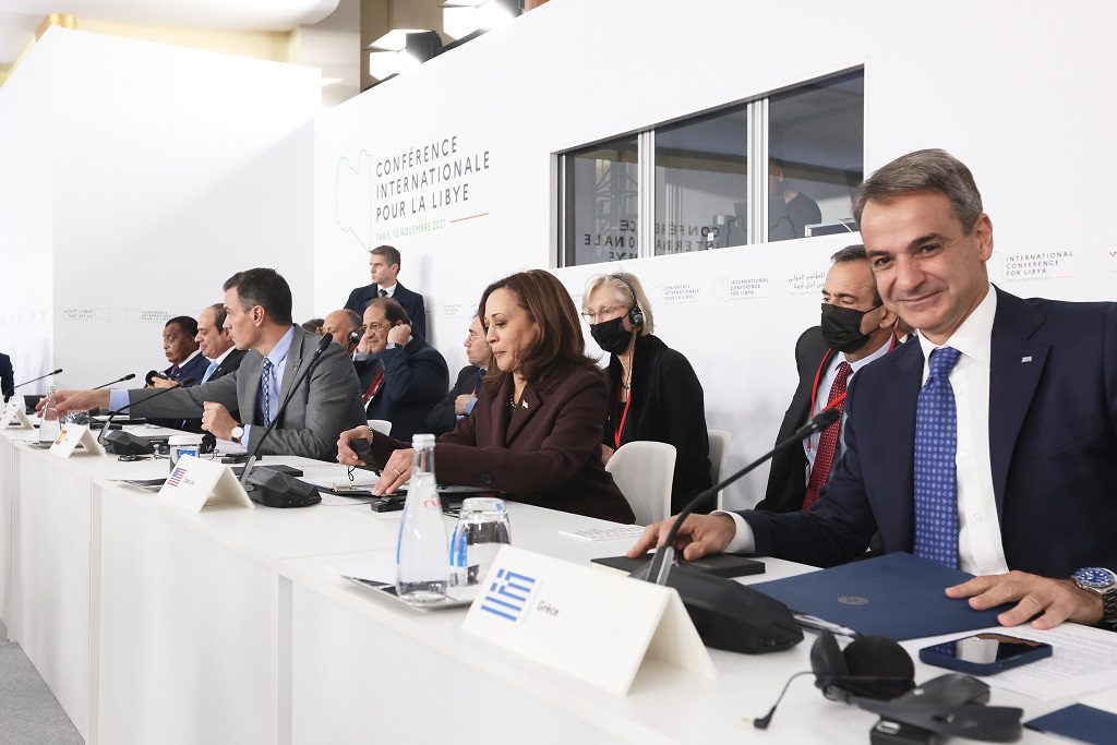 Και πάλι απών