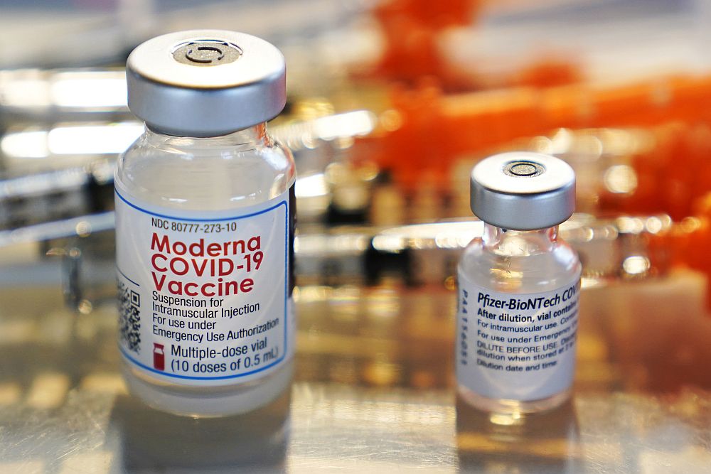 Έρευνα – εμβόλια: Pfizer, BioNTech και Moderna κερδίζουν περισσότερα από 1.000 δολάρια το δευτερόλεπτο