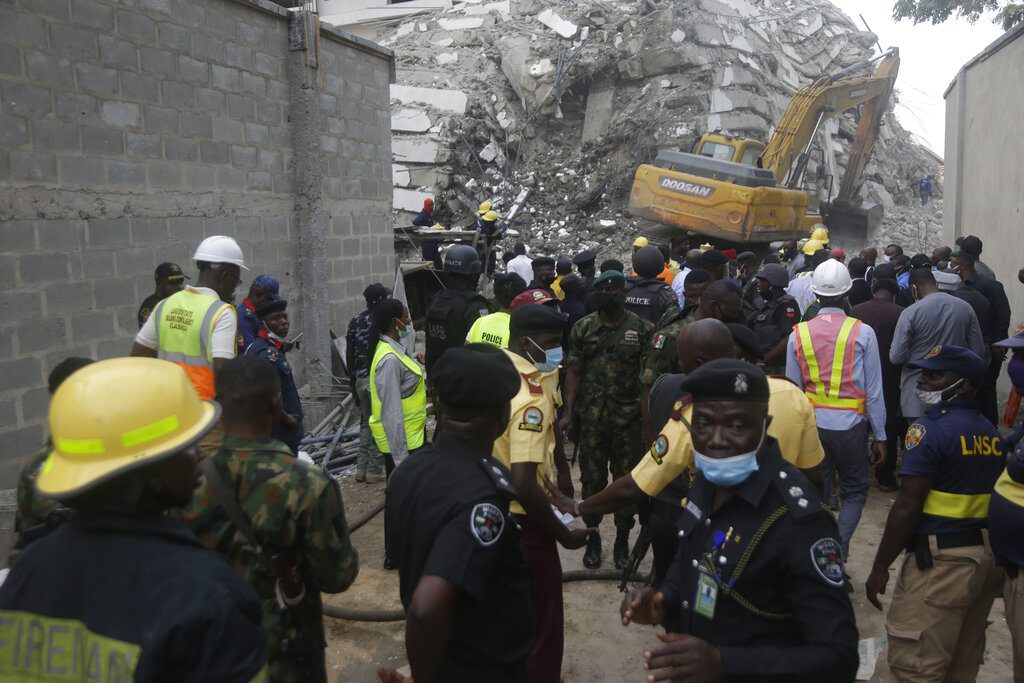 Νιγηρία: Τα σωστικά συνεργεία ανέσυραν ακόμα δύο επιζώντες από τα ερείπια του ουρανοξύστη