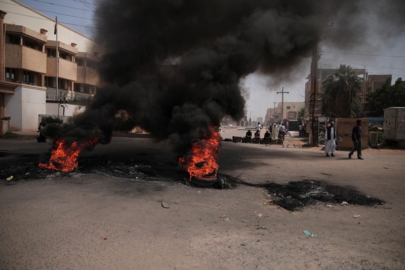 Σουδάν: Οι δυνάμεις ασφαλείας έριξαν δακρυγόνα στους διαδηλωτές έξω από το προεδρικό μέγαρο