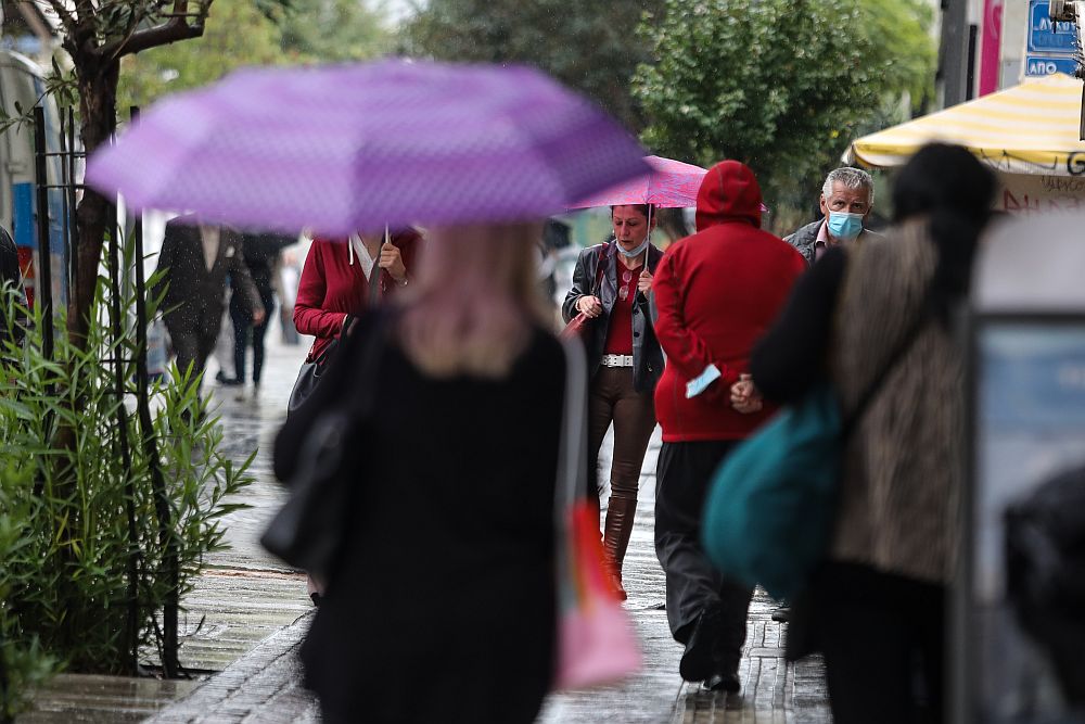 Καιρός: Ισχυρές βροχές, καταιγίδες και χαλαζοπτώσεις – Θερμοκρασία στην Κρήτη έως 22 βαθμούς Κελσίου