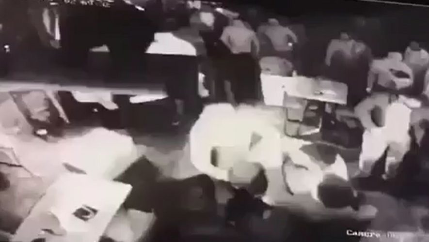 Κρήτη:  Νέο σοκαριστικό βίντεο από την επιχείρηση εισβολής του αγροτικού σε μπαρ