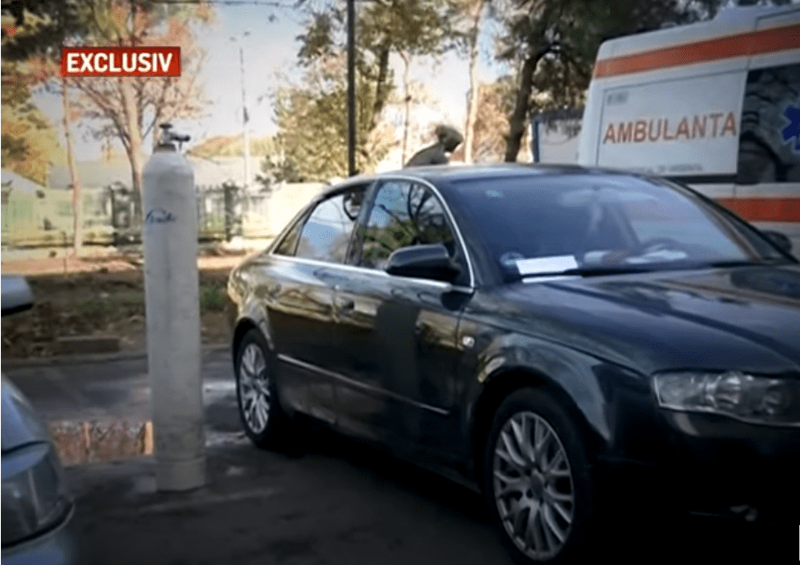 Κορονοϊός: Δραματική η κατάσταση στη Ρουμανία – Γέμισαν τα νοσοκομεία και βάζουν τους ασθενείς στα αυτοκίνητα με οξυγόνο
