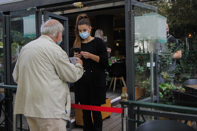 Έλεγχος για τα μέτρα: 11 συλλήψεις, 594 παραβάσεις και αναστολή λειτουργίας σε 23 καταστήματα πανελλαδικώς