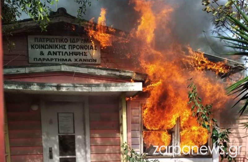 Στάχτες και αποκαΐδια το πρώην ΠΙΚΠΑ στα Χανιά