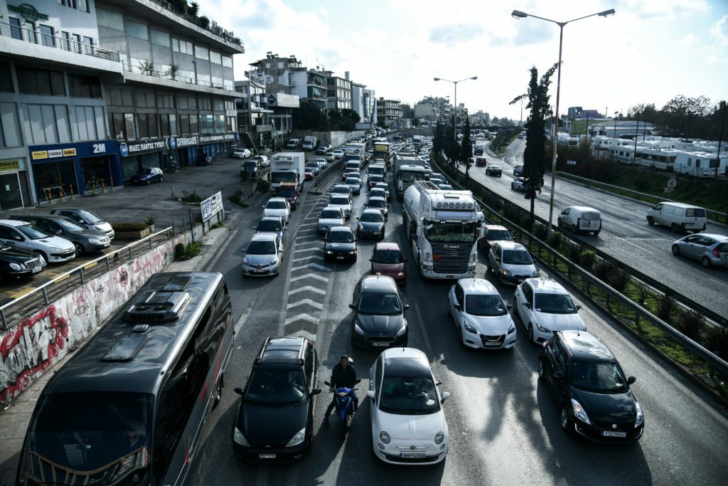 Χάος στον Κηφισό λόγω καραμπόλας τεσσάρων αυτοκινήτων