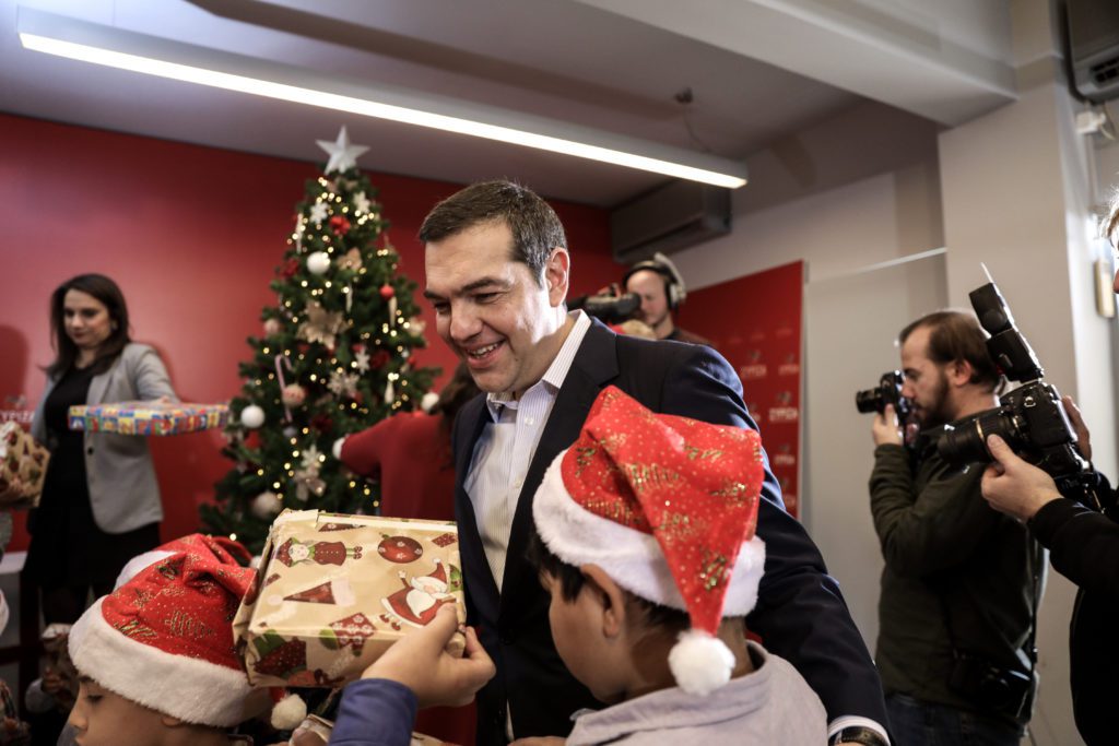 Αλέξης Τσίπρας: Χριστουγεννιάτικα κάλαντα στον πρόεδρο του ΣΥΡΙΖΑ – ΠΣ