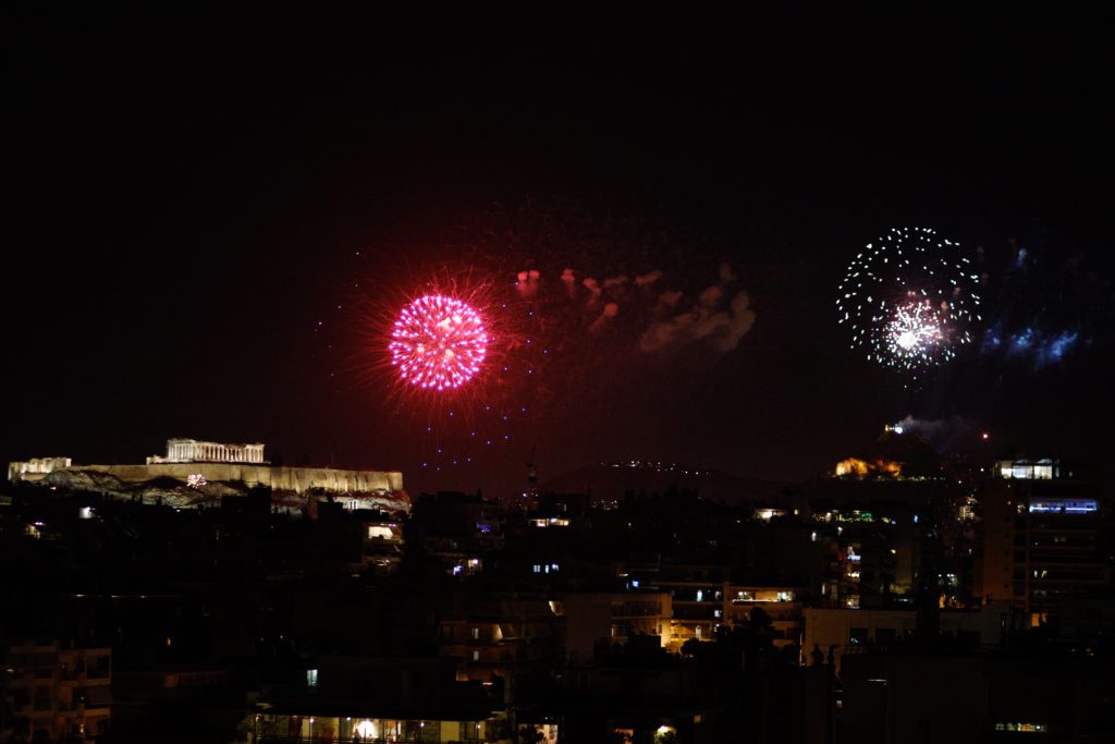 Μετά τις 211.000 ευρώ για τη «φιέστα» με τον Ρουβά, 100.000 ευρώ για βεγγαλικά