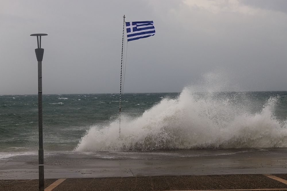 Καιρός – Έκτακτο δελτίο επιδείνωσης: Έρχονται καταιγίδες και θυελλώδεις άνεμοι