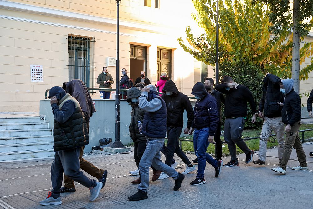 Πλαστά πιστοποιητικά: Ο αρχηγός του κυκλώματος, ο διοικητής, το ξέπλυμα ποινικών και τα μηνύματα «φωτιά»