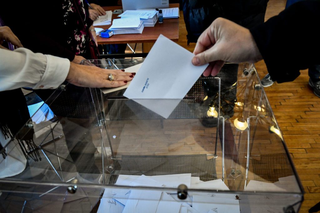Τριακόσιοι ψηφοφόροι του α΄ γύρου ΚΙΝΑΛ «κόπηκαν» από τον β΄ γύρο