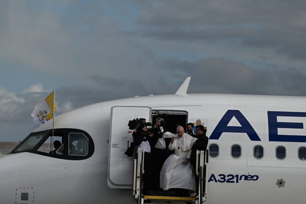 Με υπερηφάνεια, η AEGEAN μετέφερε τον Πάπα Φραγκίσκο κατά την ιστορική επίσκεψή του στην Ελλάδα και από την Κύπρο