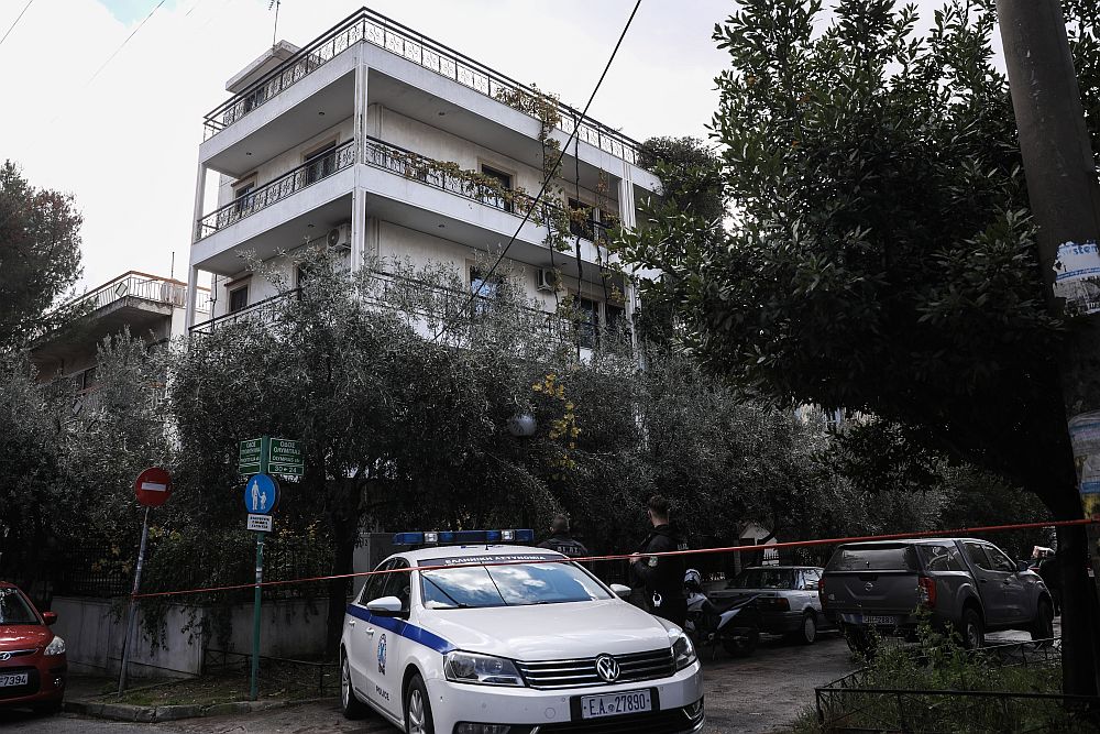 Νέο Ηράκλειο: Σκότωσε την αδερφή του και αυτοκτόνησε μέσα στο διαμέρισμά τους (Photos)