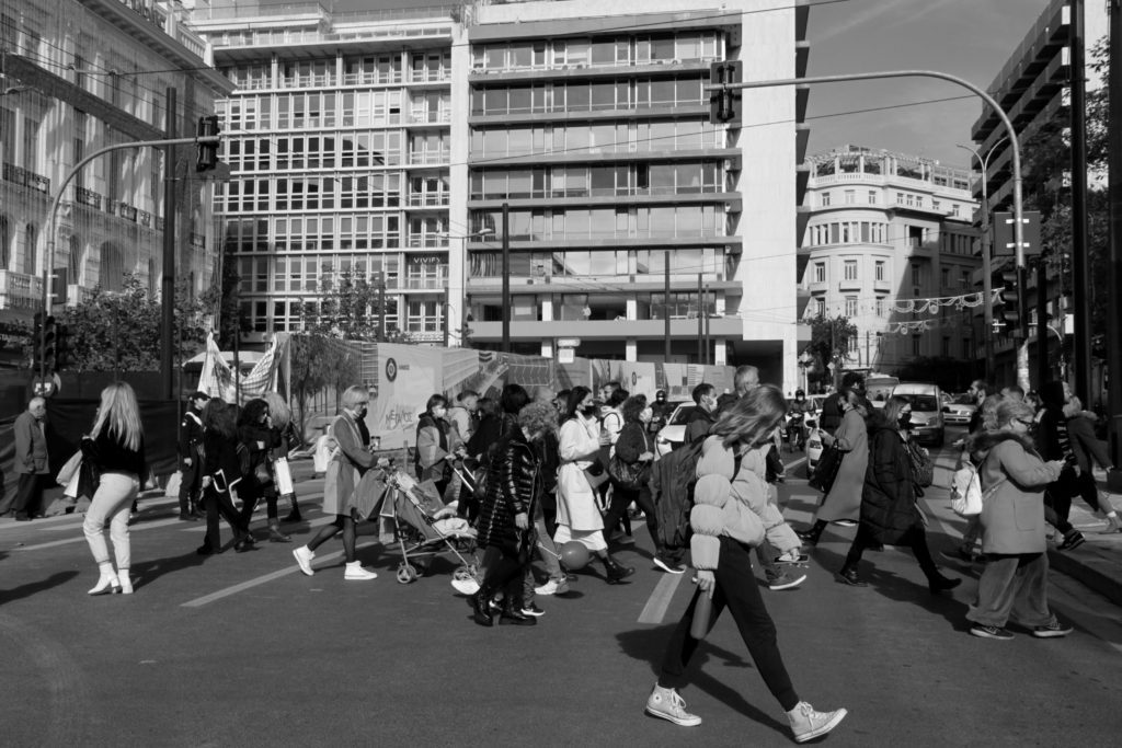 Εκατόμβη νεκρών και πάλι: 103 νεκροί, 5.087 κρούσματα, 702 διασωληνωμένοι