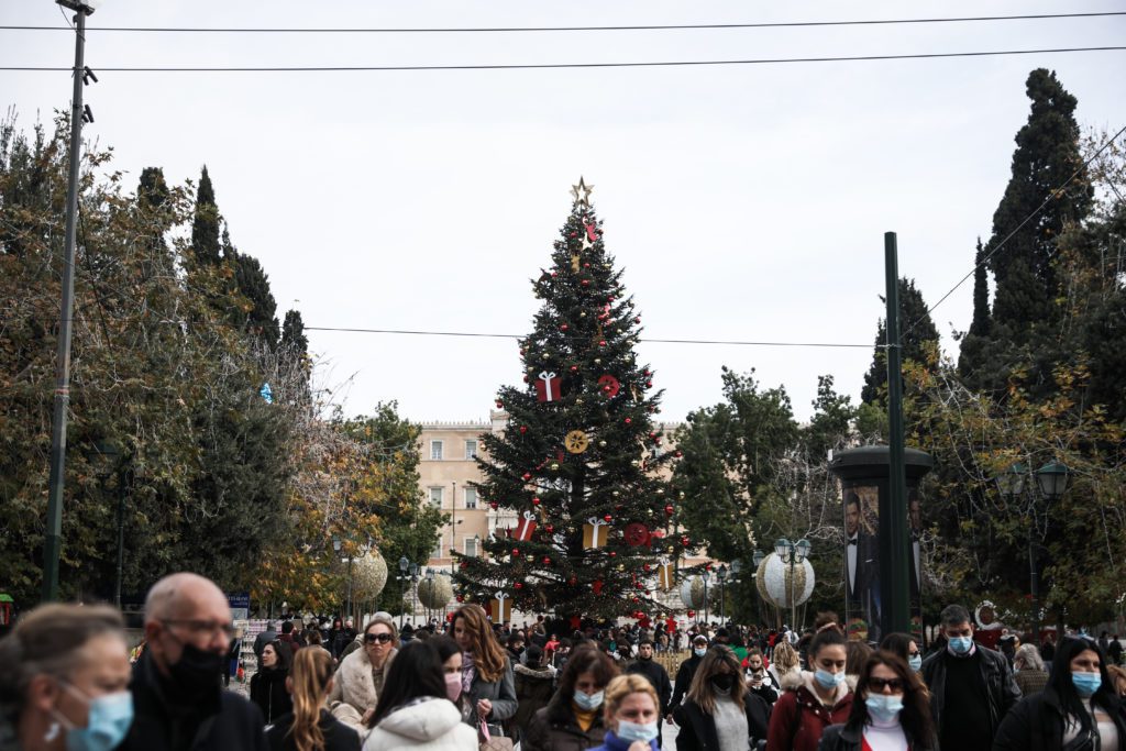 Εκτός ελέγχου η κατάσταση: Ρεβεγιόν στο… σπίτι και νέα μέτρα φέρνουν τα 21.657 κρούσματα – Σήμερα οι ανακοινώσεις