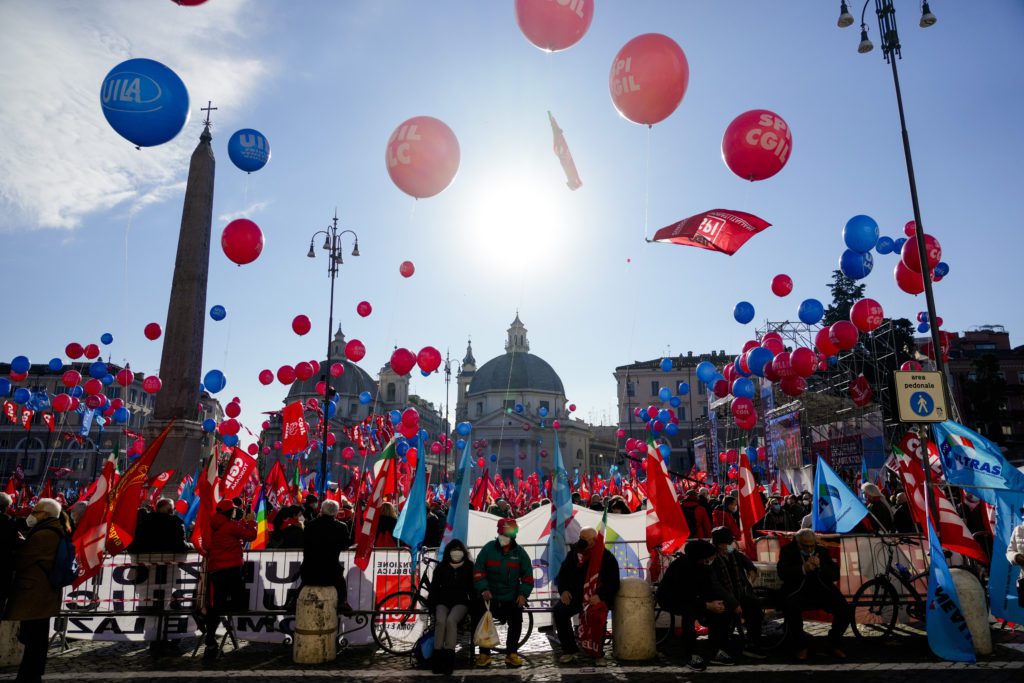 Ιταλία: Ο Ντράγκι αντιμέτωπος με την πρώτη γενική απεργία