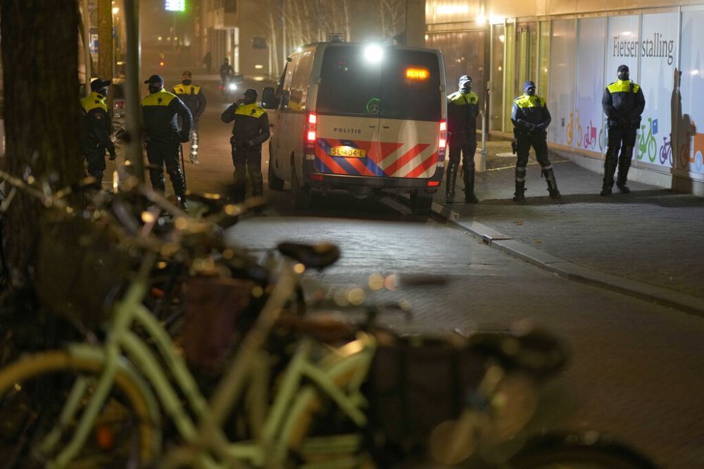 Ολλανδία: Άδειοι οι εμπορικοί δρόμοι λόγω του «επώδυνου» lockdown (Photos)