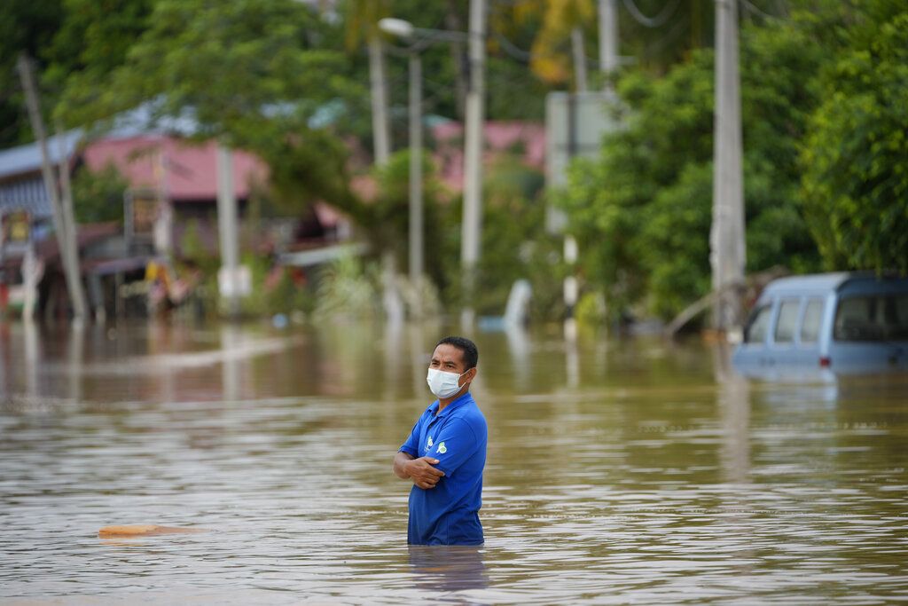 Μαλαισία: 21.000 εγκατέλειψαν τα σπίτια τους από τις καταρρακτώδεις βροχοπτώσεις (Photos)