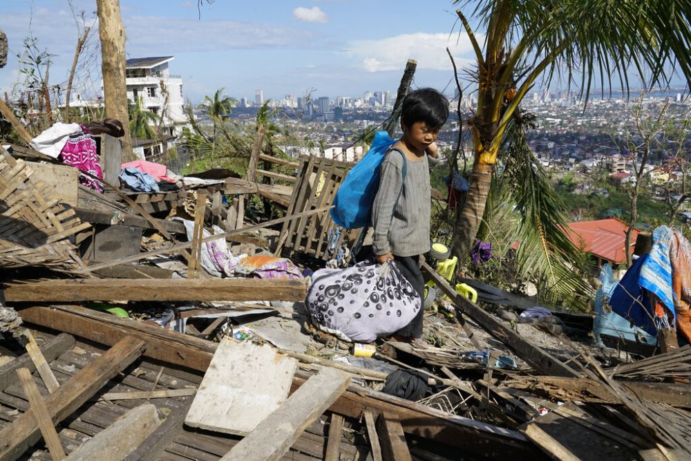 Φιλιππίνες: Τουλάχιστον 108 νεκροί από το πέρασμα του τυφώνα Ράι (Photos)