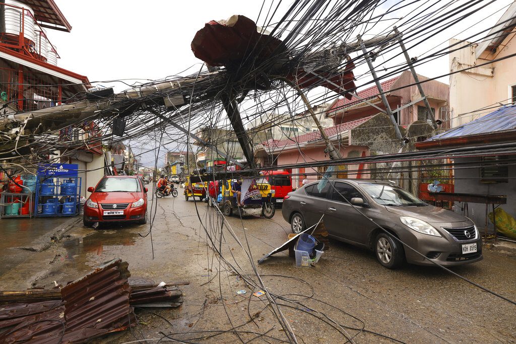 Φιλιππίνες: Ξεπερνούν τους 300 οι νεκροί από τον τυφώνα Ράι
