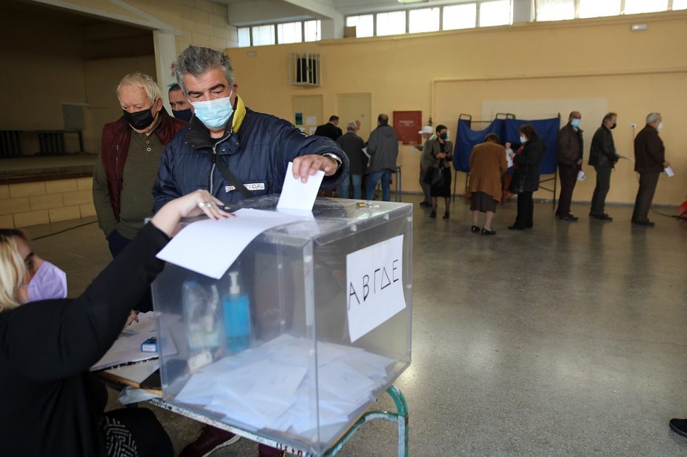 ΚΙΝΑΛ: Παρατείνεται η αγωνία για την εκλογή νέου προέδρου – Πάνω από 260.000 ψηφοφόροι