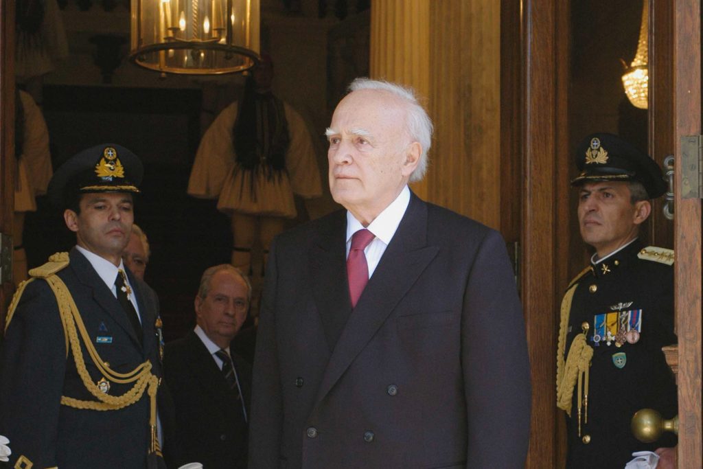 Κάρολος Παπούλιας: Με τιμές αρχηγού κράτους η κηδεία