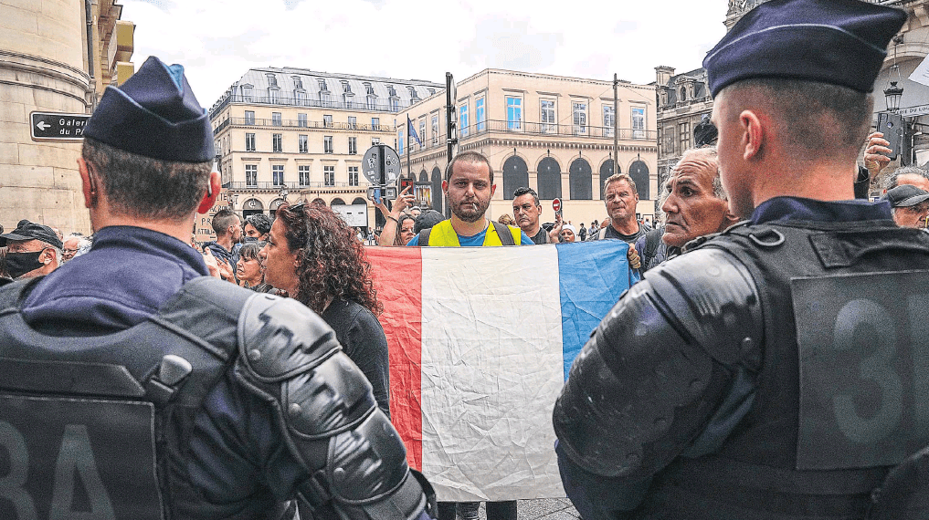 Γαλλία: Πολιτική στροφή προς τα δεξιά