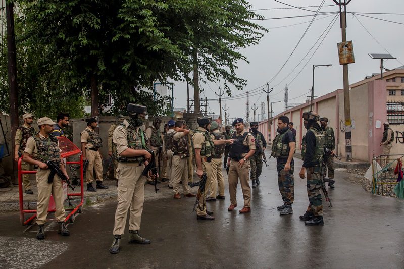 Ινδία: Άμαχοι έχασαν τη ζωή τους από «λάθος πυρά» αστυνομικών
