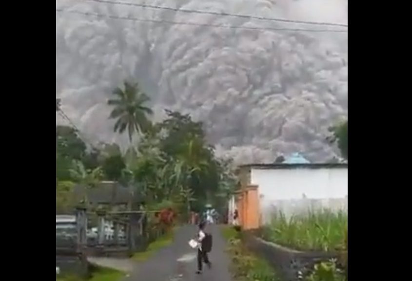 Ινδονησία: Εικόνες τρόμου από την έκρηξη του ηφαιστείου Σεμέρου (Video)