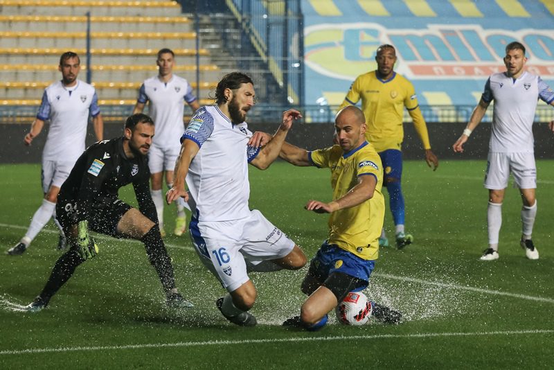 Super League: Ανατροπή με 10 παίκτες ο Ιωνικός, 2-2 με τον Παναιτωλικό