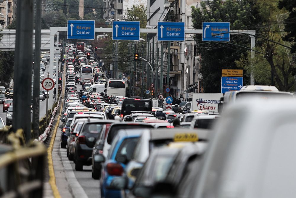 Έρευνα: Πόσες ώρες ετησίως περνούν οι οδηγοί σε Αθήνα και Θεσσαλονίκη στο… μποτιλιάρισμα;