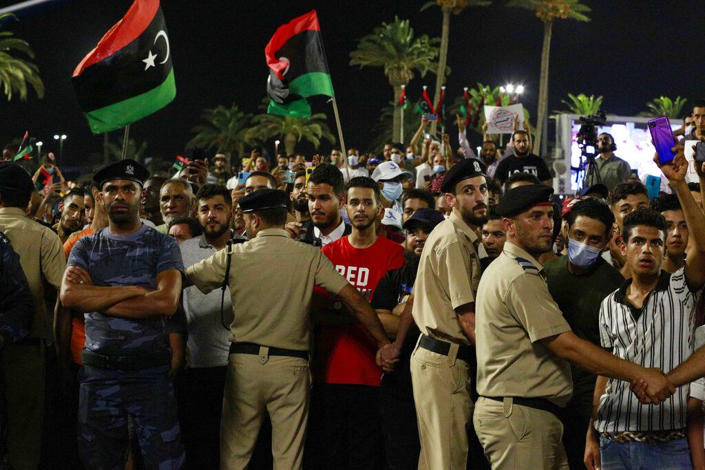 Λιβύη: Οι προεδρικές εκλογές αναβάλλονται, ο εμφύλιος επιστρέφει;