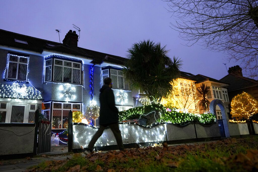 Βρετανία: Εντατικά στην τρίτη δόση και ανήμερα Χριστουγέννων