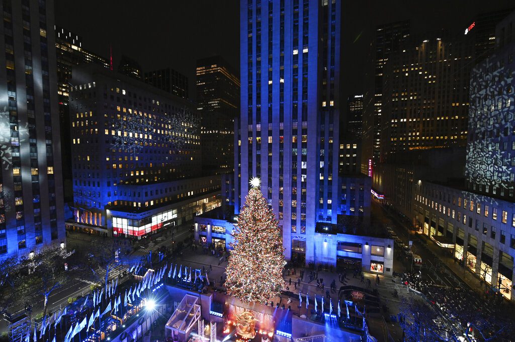 Νέα Υόρκη: Φωταγωγήθηκε το χριστουγεννιάτικο δέντρο του Rockfeller Center