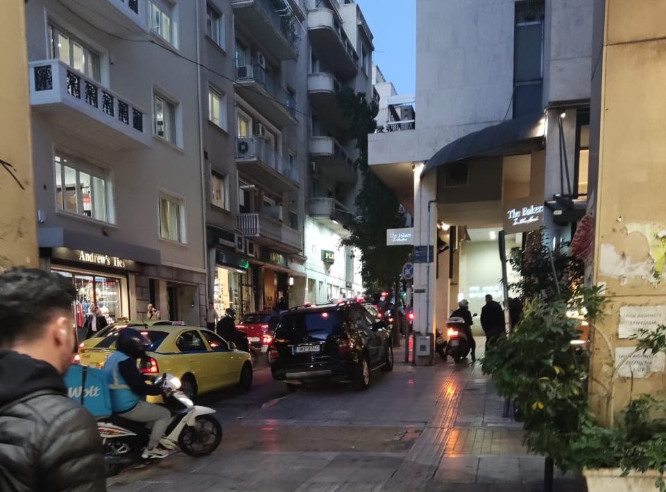 Κονφούζιο στο κέντρο της Αθήνας λόγω Νικολάου και συνοδείας (Photos)