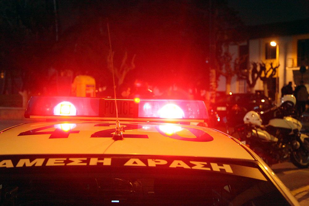 Άγρια καταδίωξη με πυροβολισμούς στην Αθηνών – Κορίνθου – Ένας τραυματίας
