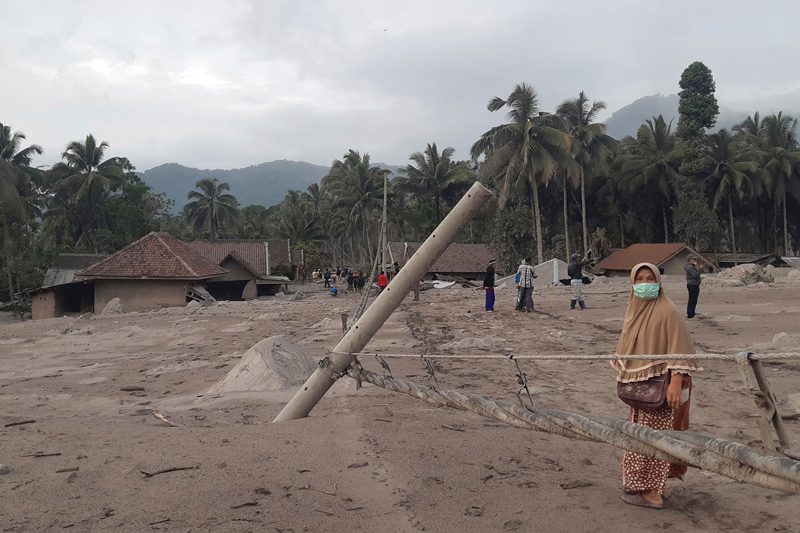 Ινδονησία: Δεκατρείς νεκροί από την έκρηξη του ηφαιστείου Σεμέρου