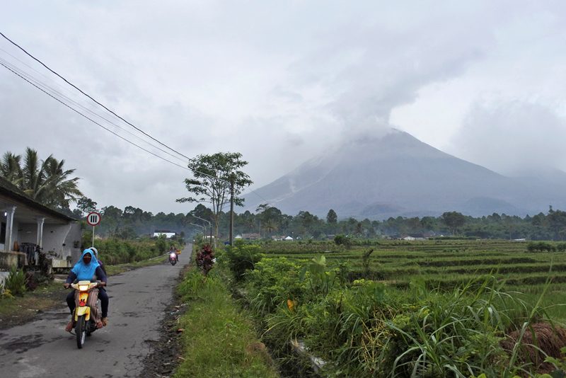 Ινδονησία: Τουλάχιστον 1 νεκρός, 41 τραυματίες από την έκρηξη του ηφαιστείου Σεμέρου (video)