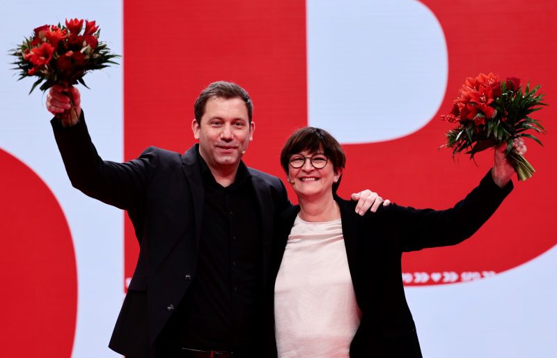 Γερμανία: Η Σάσκια Έσκεν και ο Λαρς Κλινγκμπάιλ εξελέγησαν πρόεδροι του SPD