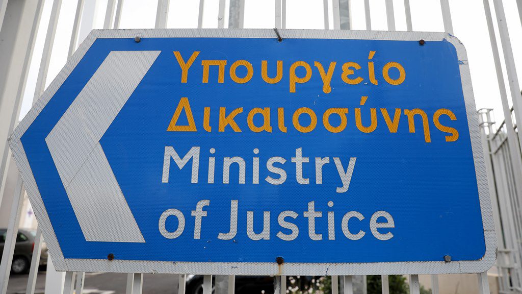 ΣΥΡΙΖΑ: Η κυβέρνηση αδιαφορεί για τη διάκριση των εξουσιών