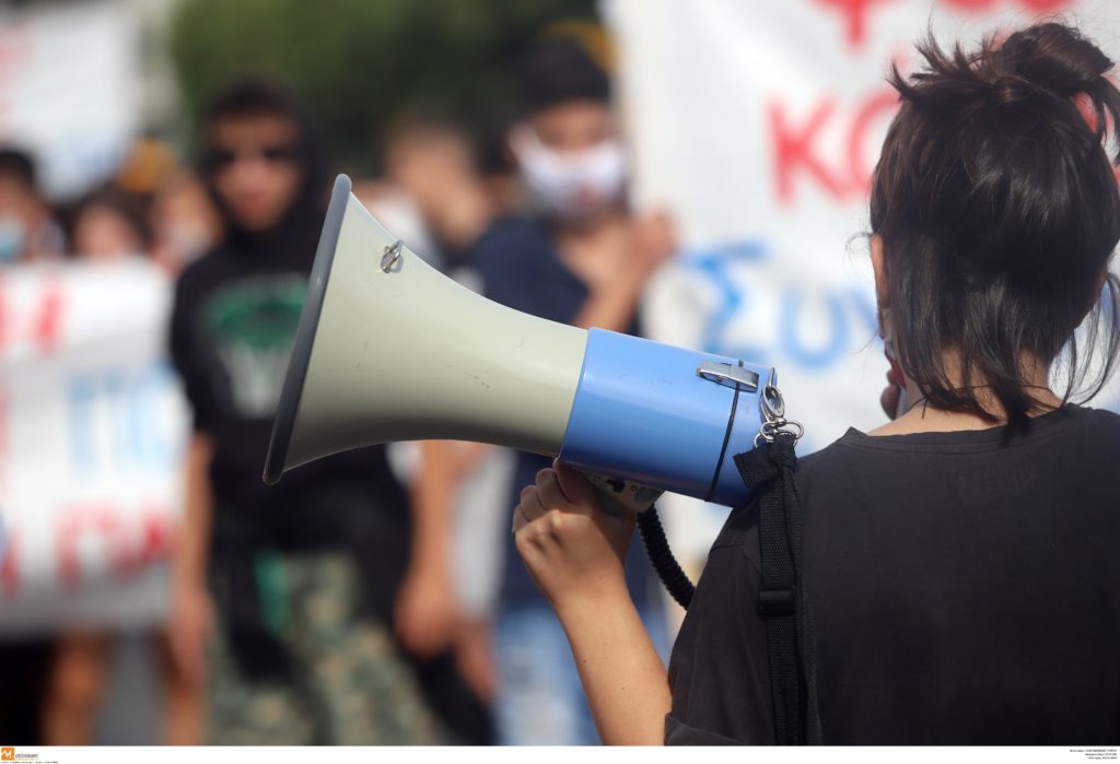 Στους δρόμους οι μαθητές των Μουσικών Σχολείων – Ζητούν μόνιμους διορισμούς καθηγητών ειδικοτήτων