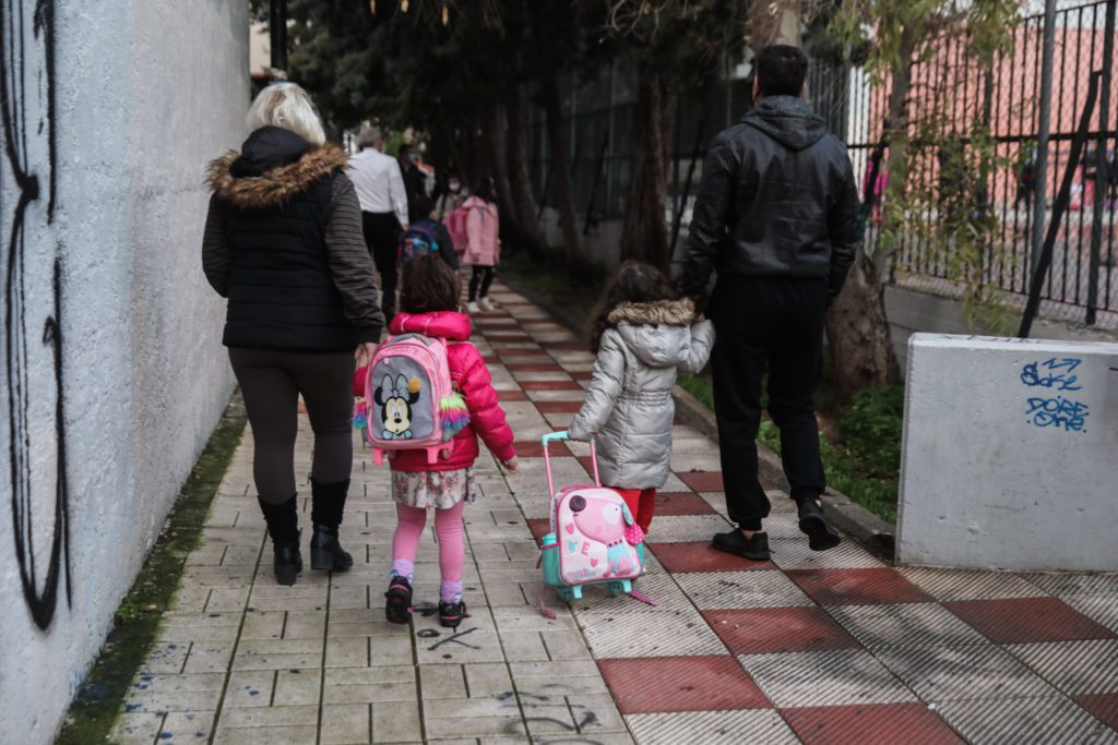 Τα δημόσια σχολεία παγώνουν – Μαύρη τρύπα στις επιχορηγήσεις