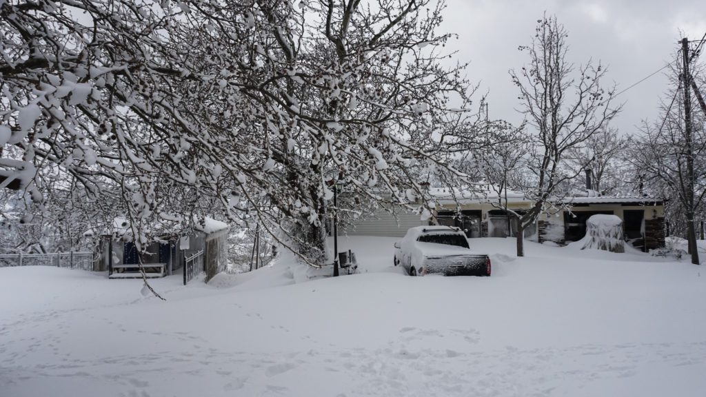 Κακοκαιρία «Διομήδης»: Υποχωρεί σταδιακά αφήνοντας νεκρούς, χιόνια και καταστροφές (Photos -Video)