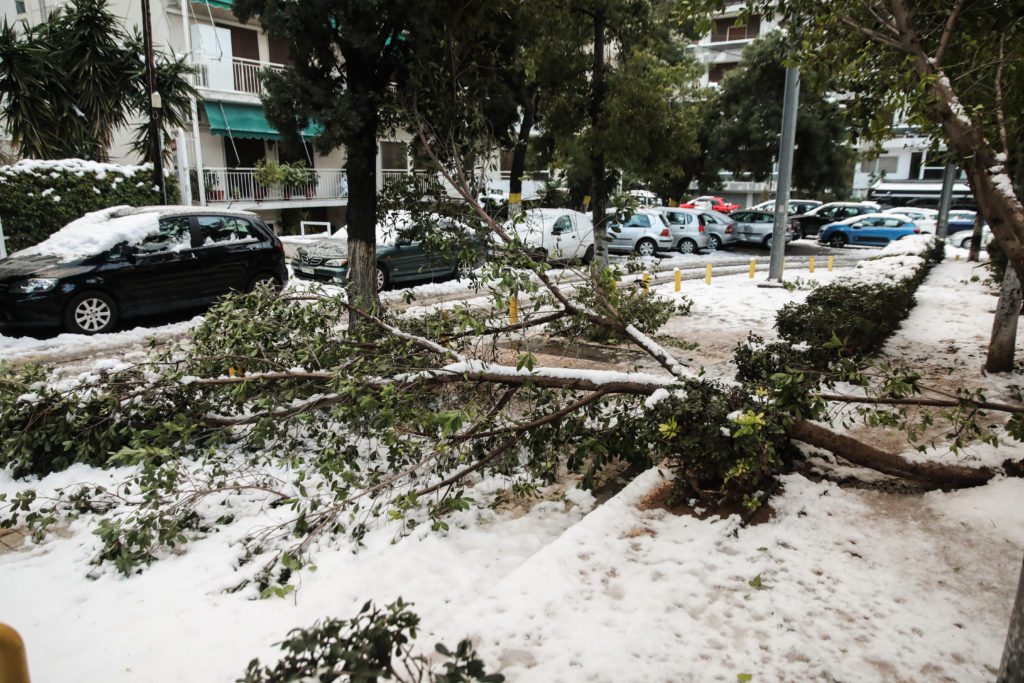 Κακοκαιρία «Ελπίδα»: Πάνω από 25 περιοχές της Αττικής παραμένουν χωρίς ρεύμα