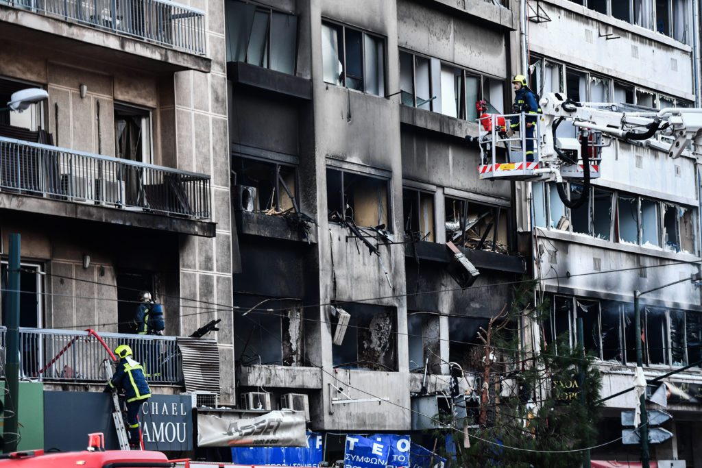 Έκρηξη στη Συγγρού: Συνεχίζονται οι έρευνα για τα αίτια – Τι βρέθηκε στο σπίτι του 78χρονου