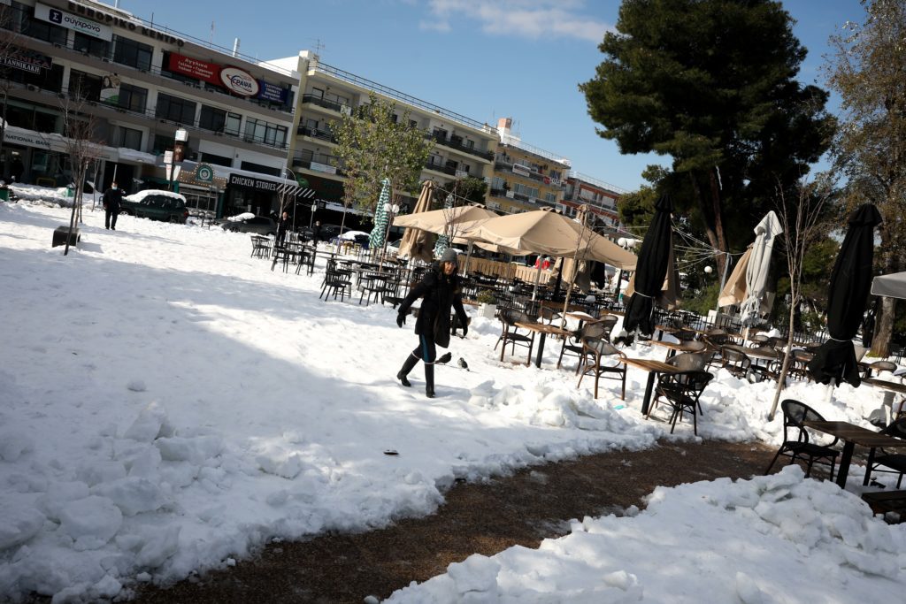 Μέτρα – Κορονοϊός: Επανέρχεται η μουσική και απελευθερώνεται το ωράριο στην εστίαση