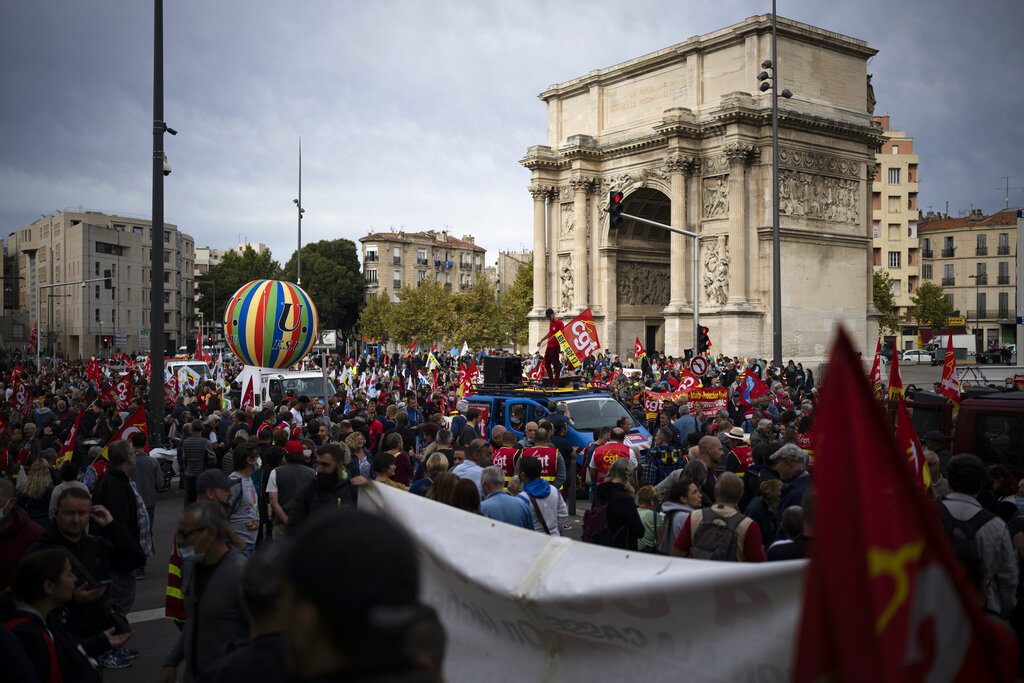 Γαλλία: Απεργία εκπαιδευτικών για την συνεχή αλλαγή υγειονομικών πρωτοκόλλων