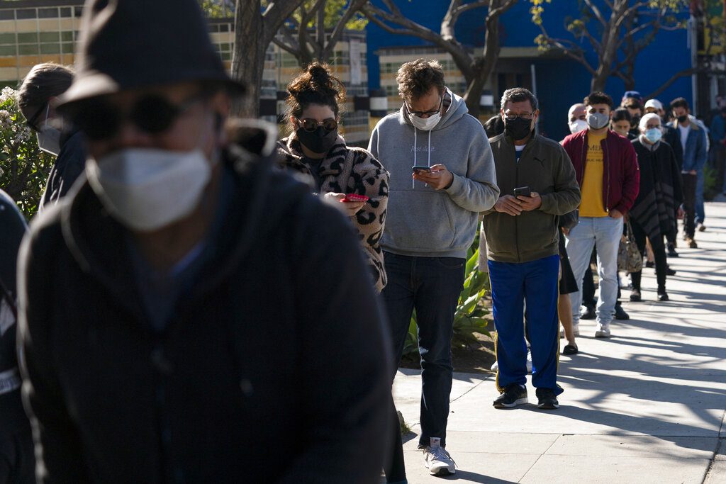 ΗΠΑ: Σχεδόν 1 εκατομμύριο κρούσματα κορονοϊού μέσα σε μια μέρα – Νέο παγκόσμιο ρεκόρ