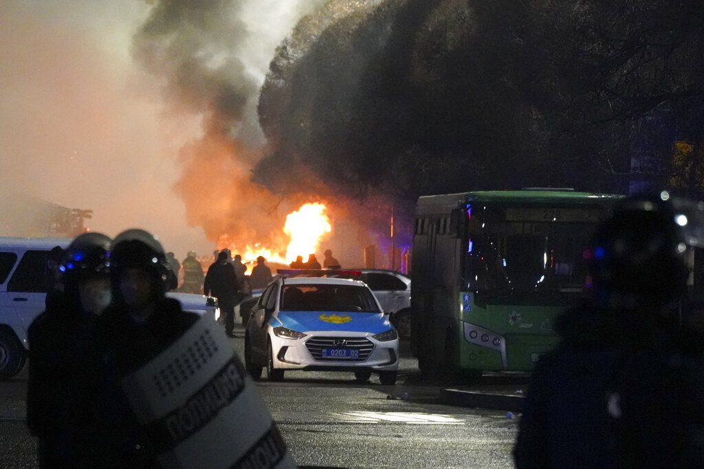 Καζακστάν: Πυροβολισμοί από τις δυνάμεις ασφαλείας κατά των διαδηλωτών (video)