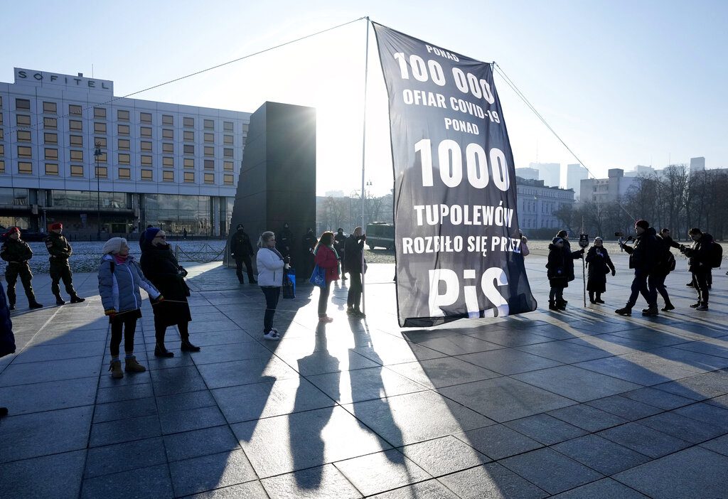 Πολωνία: Τραγωδία με ρεκόρ ανεμβολίαστων και πάνω από 100.000 νεκρούς από τον κορονοϊό